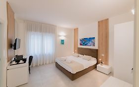 Lo Studio Di Viale Lo Re Camere & Caffe'